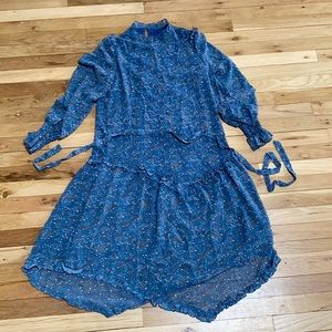 New cute dress with a belt - size M